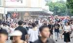 Phố đi bộ hồ Hoàn Kiếm đông nườm nượp trong ngày nghỉ lễ 2/9