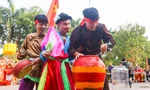 Xem nam nhân thi nhau trổ tài để kén rể tại lễ hội ở Hà Nội