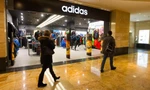 Một cửa hàng của Adidas trong một trung tâm thương mại. Ảnh: Vedomosti