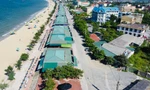 Nhếch nhác hàng chục ki ốt chắn biển Thiên Cầm