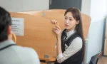 Doctor Slump: Lee Sung Kyung hóa nữ sinh, thương thầm "học bá" Park Hyung Sik