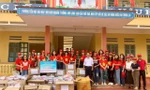Tiểu học Văn Chương hỗ trợ người dân xã Báo Đáp khắc phục hậu quả bão số 3