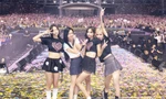 Cẩm nang xem concert BLACKPINK ngày 2: Mang sẵn áo mưa để không bị "chặt chém"