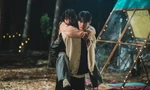 Lovely Runner tập 9: Sun Jae bế công chúa tới cõng Sol, "thuyết nụ hôn" có thành?