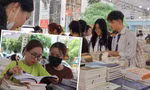 Giới trẻ Hà Nội hào hứng "săn sách" theo cân, có bạn vượt 20km đến tham gia hội sách