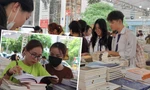 Giới trẻ Hà Nội hào hứng "săn sách" theo cân, có bạn vượt 20km đến tham gia hội sách