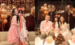 Lisa BLACKPINK nhắng nhít bên bố mẹ và cựu đệ nhất mỹ nhân tuổi teen Thái Lan