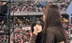 Lisa tại concert Taylor Swift: Đổi vòng tay, ngọt ngào đến mức khiến fan bật khóc