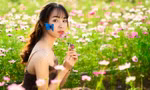 Nữ sinh Bách khoa hóa công chúa mơ màng giữa rừng hoa