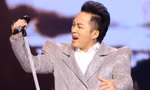 Showbiz 28/11: Tùng Dương kể về ấu thơ xa cha mẹ chục năm, bộc lộ năng khiếu từ năm 4 tuổi