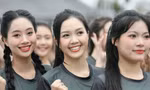 Thí sinh Hoa hậu Việt Nam rạng ngời trên đường chạy Tiền Phong Marathon ở Quảng Trị 