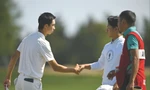 Nguyễn Anh Minh (phải) bắt tay đối thủ Chang Xihuan tại tứ kết US Junior Amateur 2024