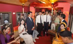 Các chuyến tàu giờ không chỉ đưa hành khách từ điểm A đến điểm B mà còn là sự trải nghiệm hấp dẫn, thú vị. Ảnh: PV