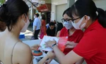 Du khách tìm hiểu tua tại TPHCM