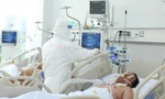 Bệnh nhân điều trị tại Bệnh viện Hồi sức COVID-19. Ảnh: Vân Sơn 