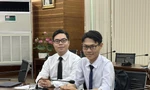 Lưu Văn Khoa (bìa phải) trong buổi phỏng vấn tuyển viên chức. Ảnh: Nhàn Lê