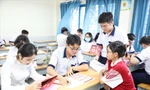 Nhiều trường ĐH đến tận trường hỗ trợ thí sinh đăng ký hồ sơ xét tuyển học bạ sớm. Ảnh: Nguyễn Dũng