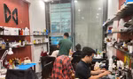 Một góc trong xưởng sửa chữa, phục chế đồ da hàng hiệu của anh Nguyễn Trọng Nghĩa