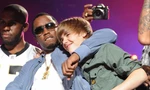 Diddy nâng đỡ Justin Bieber (phải) từ nhỏ, nhưng cũng mang đến không ít bi kịch