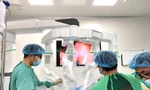 Bác sĩ Bệnh viện K phẫu thuật bằng hệ thống hiện đại nhất hiện nay