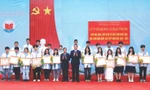 Lãnh đạo tỉnh Thanh Hóa trao tặng Bằng khen cho các học sinh đoạt giải quốc gia
