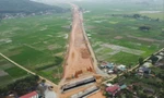 Công trường thi công cao tốc Bắc - Nam đoạn Thanh Hóa - Diễn Châu. Ảnh: Trọng Đảng