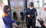 Phải tính được nhu cầu xăng dầu của người dân, phải tính được lượng dự trữ cần thiết trong điều kiện bình thường, bất thường. Ảnh: TTXVN