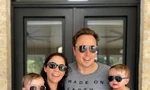 Elon Musk với bạn gái Shivon Zillis và hai con
