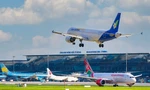 Hành khách đi máy bay có thể xin chữ đầu Xuân ở Nội Bài