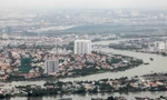 Sự năng động của trung tâm kinh tế lớn nhất nước cộng thêm giá nhà đất rẻ hơn so với Hà Nội đã khiến nhiều nhà đầu tư ngược dòng từ thủ đô vào Sài Gòn tậu bất động sản. Ảnh: QH.