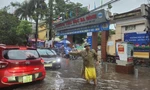 Mưa lớn gây ngập lụt, ách tắc giao thông ở thành phố Thanh Hóa