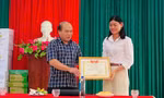 Khen thưởng cô giáo giúp hơn 200 học sinh tránh thảm họa sạt lở đất ở Mường Lát
