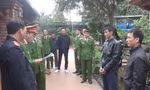 Nhét súng, chụp ảnh để đổ tội tàng trữ vũ khí trái phép
