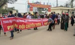 Vụ hàng trăm phụ huynh cho con nghỉ học ở Thanh Hoá: Tạm dừng sáp nhập trường 