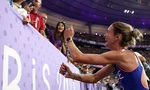 Nữ VĐV cầu hôn bạn trai ngay sau khi lập kỷ lục tại Olympic Paris