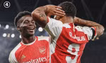 Arsenal vào vòng knock-out Champions League sau 'set tennis'