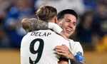 Chelsea thắng đậm nhưng vẫn mất ngôi đầu phút cuối