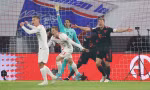 Bayern rớt điểm trong trận đầu năm mới