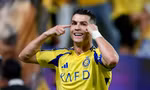 Ở tuổi 40, Ronaldo được mời gia hạn hợp đồng với những con số không tưởng