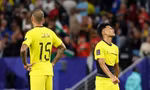U23 Malaysia bị các đàn anh 'tấn công' khi về nước