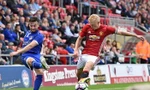 Klok từng cùng Oldham đối đầu Manchester United