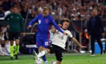 Đức phung phí, Anh toát mồ hôi giành điểm tại Allianz Arena