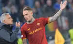 Bị Mourinho vạch tội, hậu vệ Roma đưa gia đình 'lánh nạn'