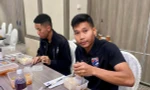 Như đội tuyển Việt Nam, Thái Lan khoe cũng được người hâm mộ tiếp tế