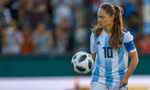 Messi tuyển nữ Argentina: Chúng tôi nhận lương 3,7 triệu đồng/tháng, dưới mức chuẩn nghèo