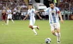 Messi im tiếng, Argentina mất điểm trong trận 'thủy chiến'