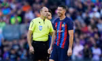 Barca mất điểm trong ngày Lewandowski tịt ngòi, Alba bị đuổi