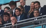 Beckham và Tom Cruise xuất hiện trên khán đài Wembley