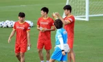 Đình Trọng (giữa) trong buổi tập chiều 25/8