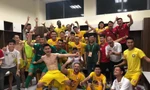 Cầu thủ Thanh Hoá ăn mừng trong phòng thay đồ sau chiến thắng kịch tính